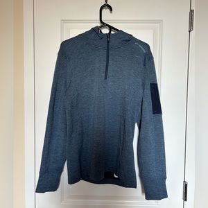 Brooks Men’s Athletic running hooded top Breathable fabric yet retains body heat